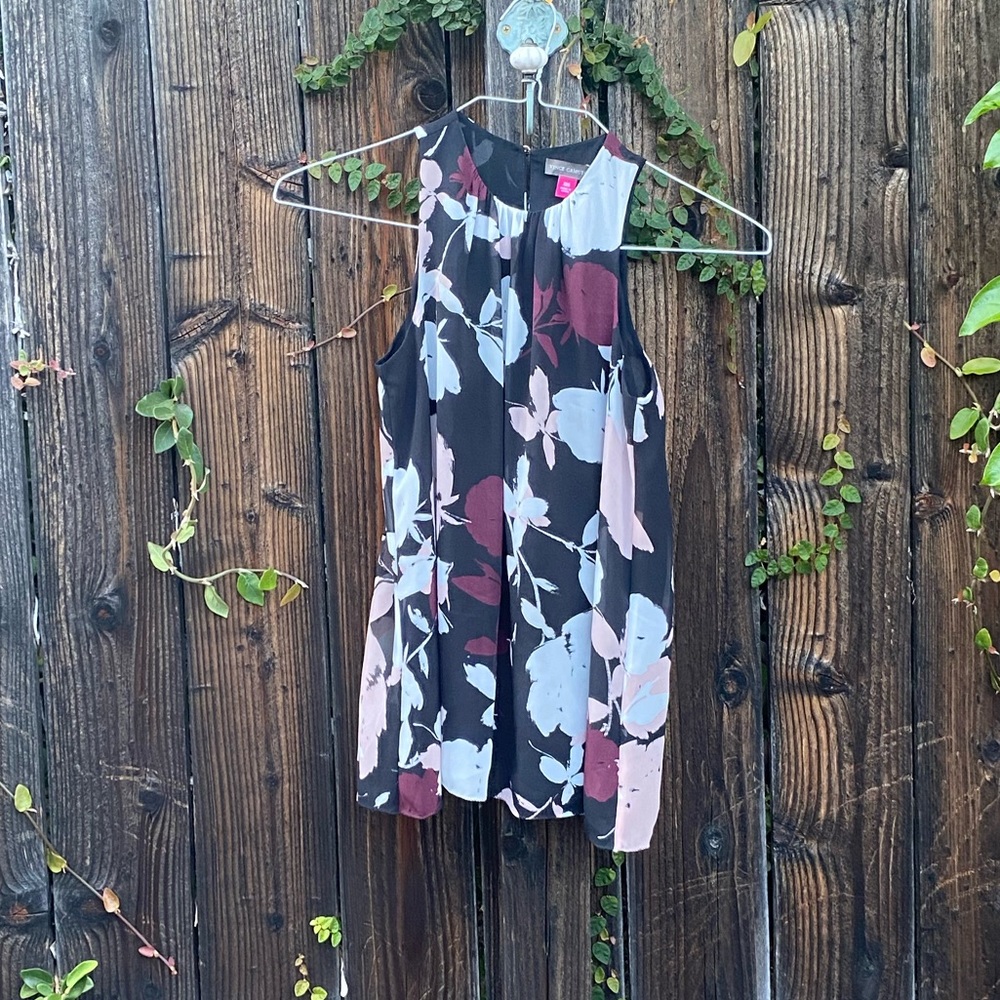 Sleeveless flower top